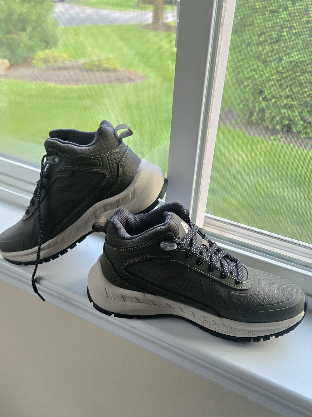 Brand New Hiking Sneakers Waterproof